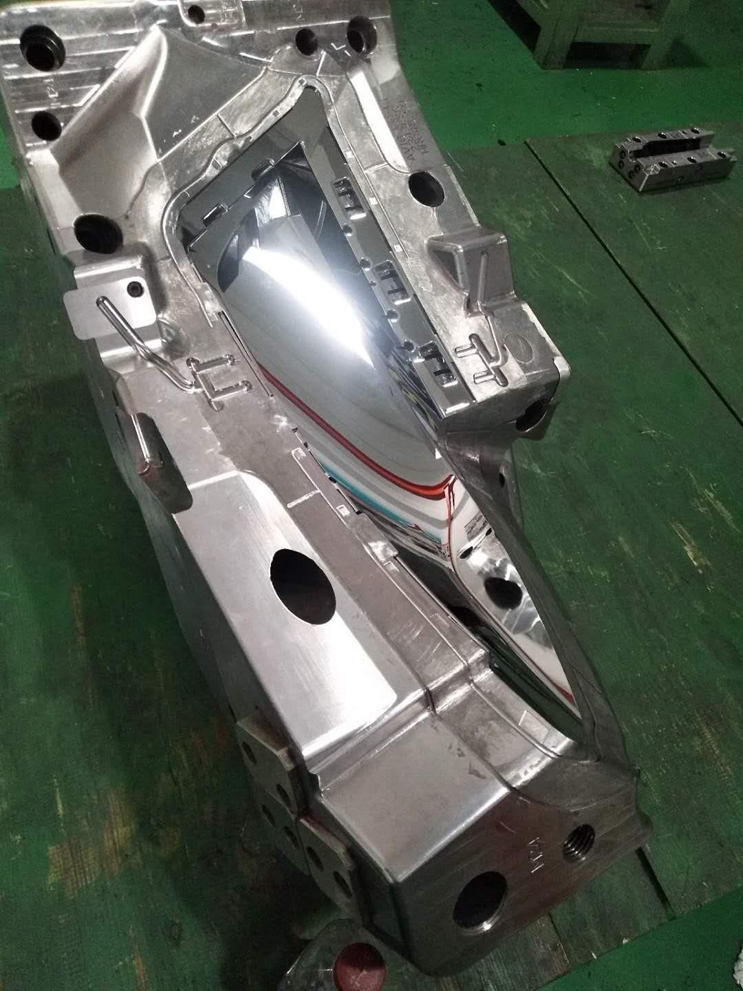 車(chē)燈模具鏡面拋光