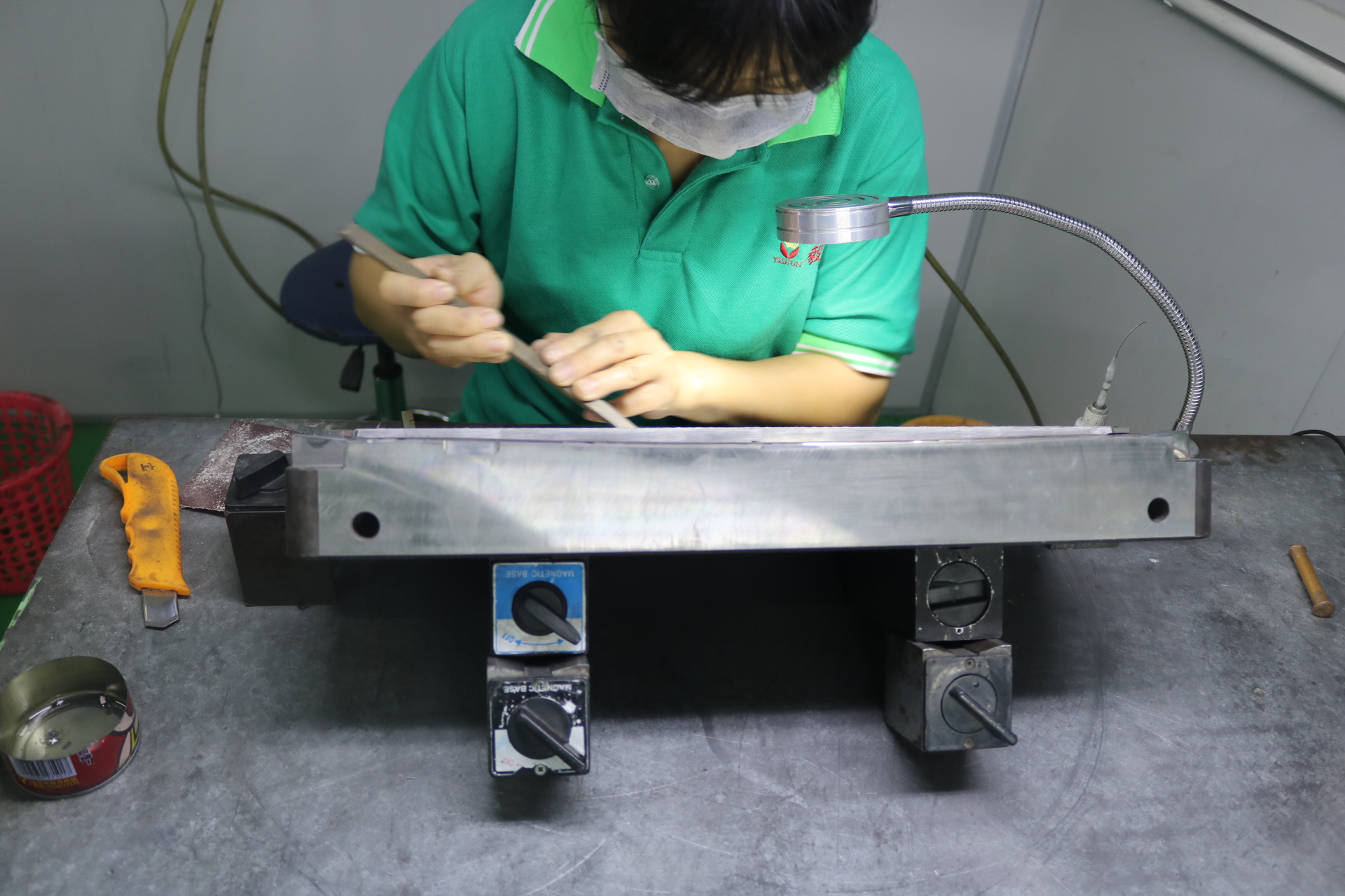 車(chē)燈模具鏡面拋光